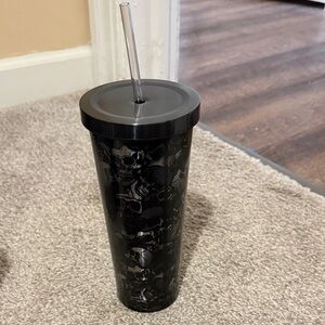⭐️ 2/$12 Cracker Barrel Black Skull Tumbler with Straw